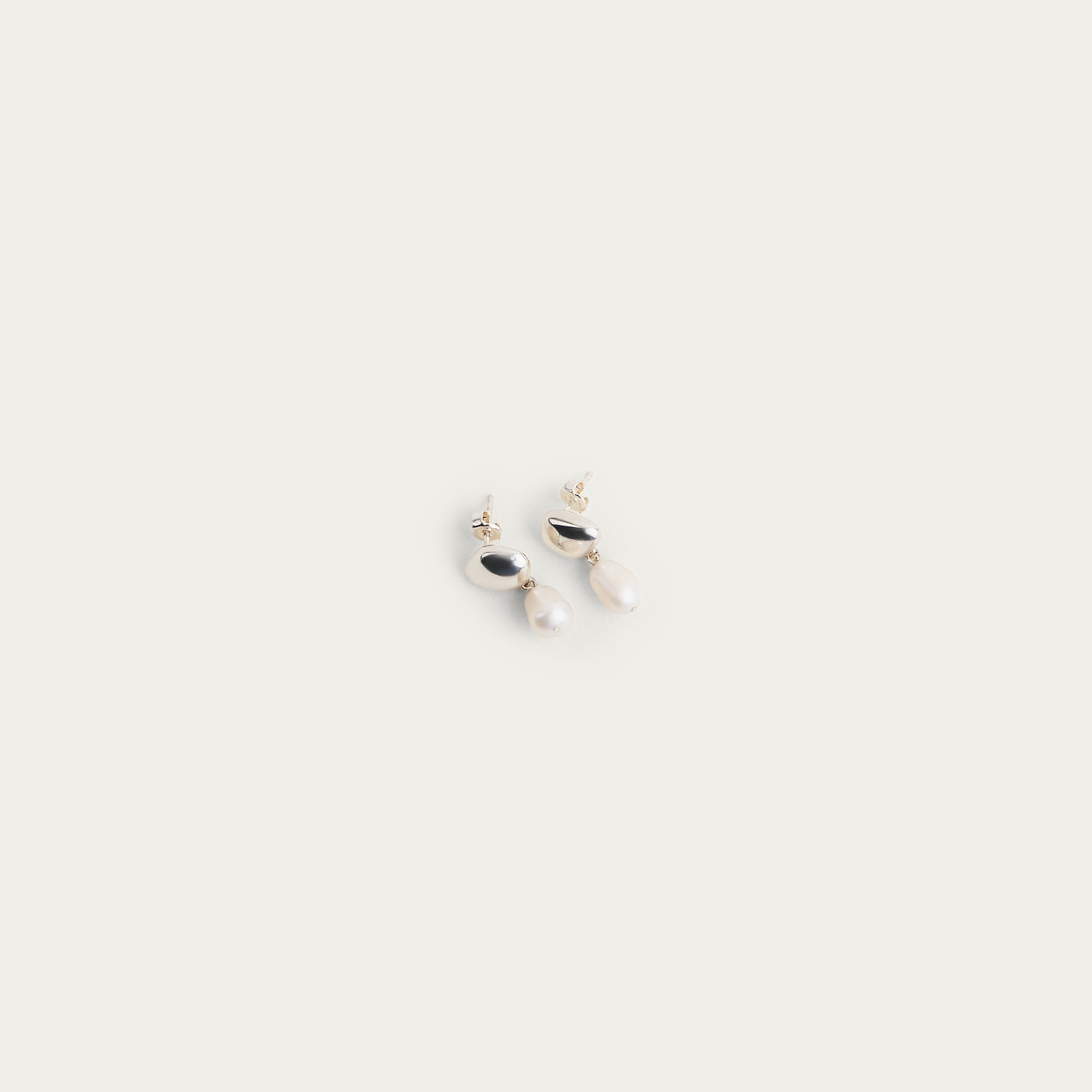 Diana Pearl Earrings