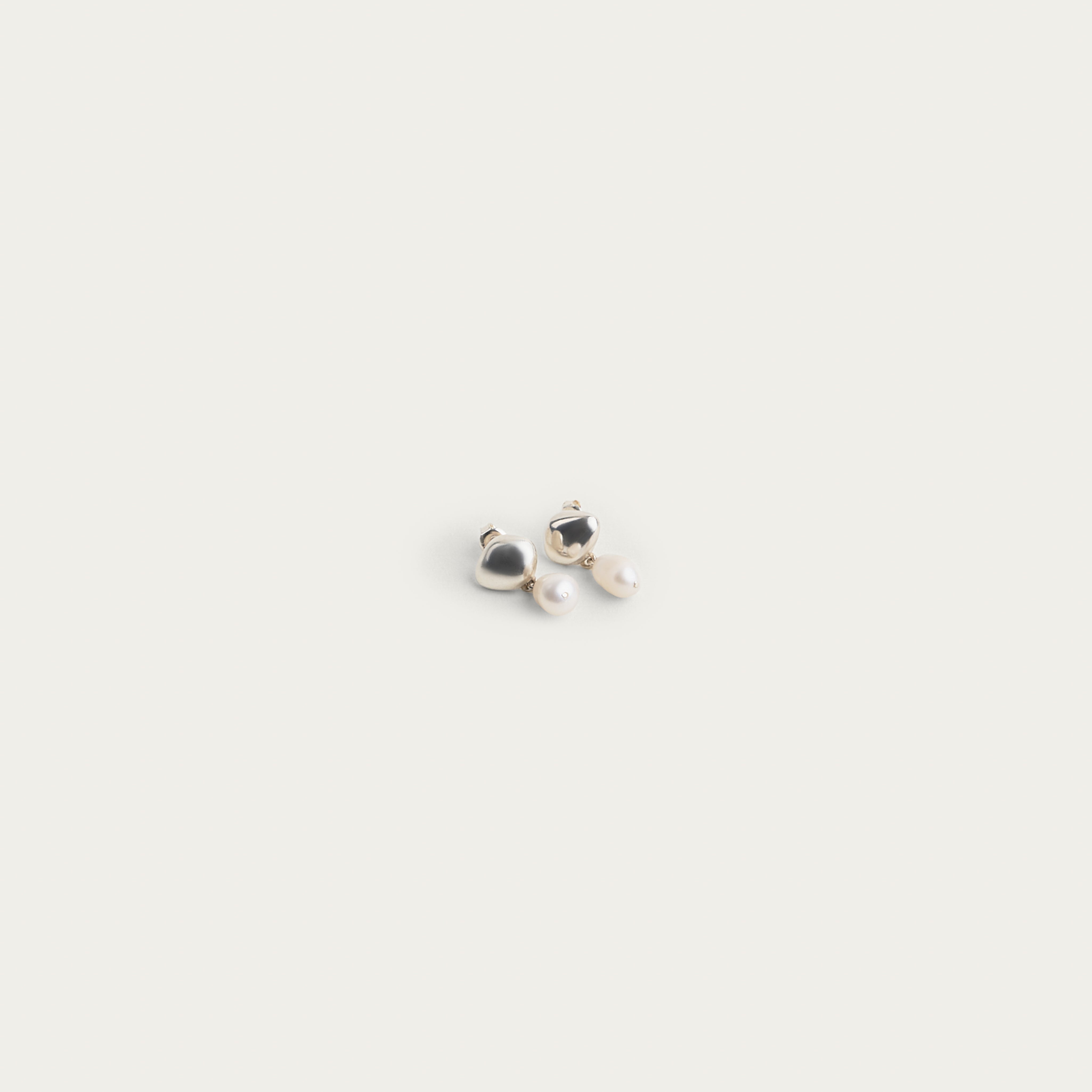 Diana Pearl Earrings