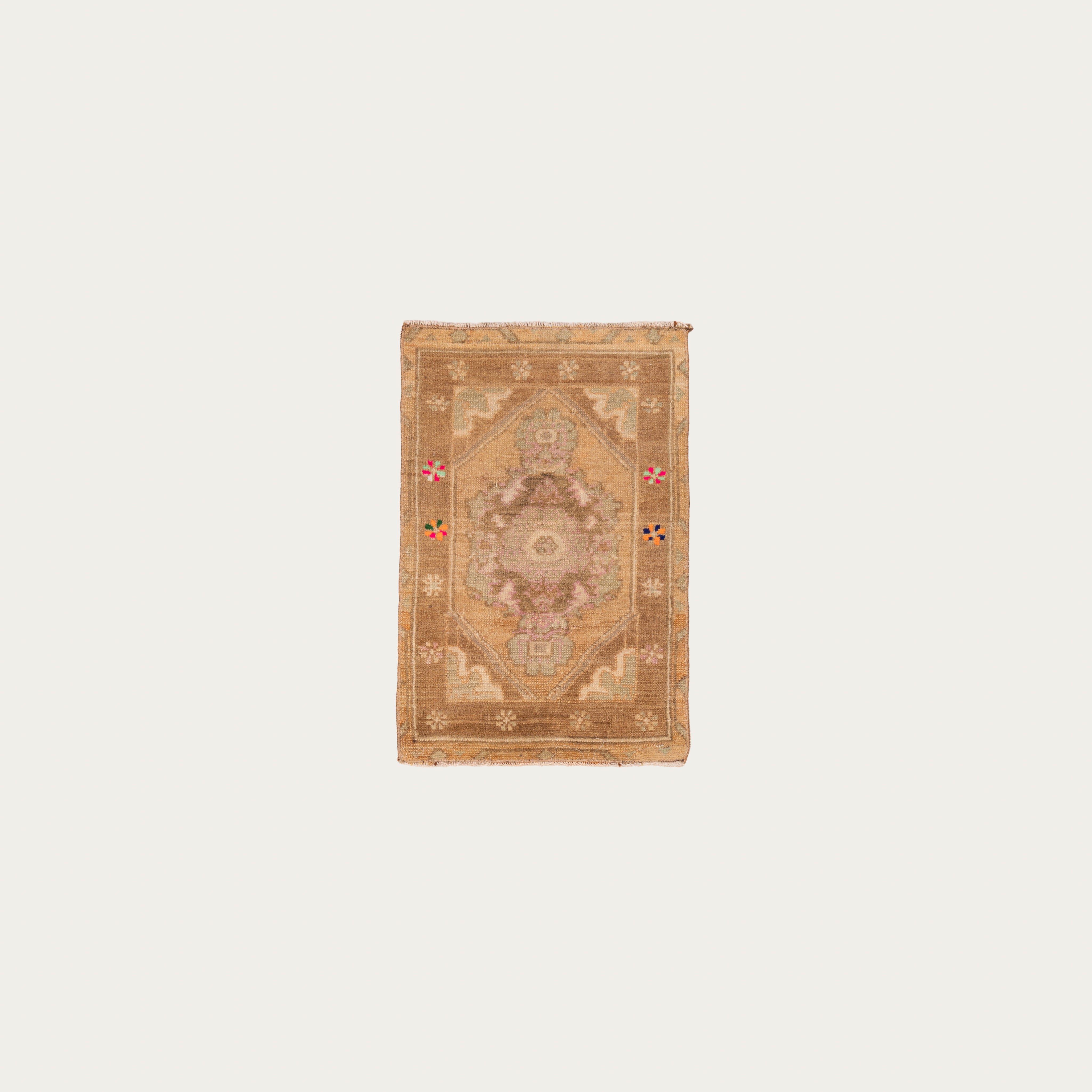 Pop of Light Carpet  1'7" x 2'5"