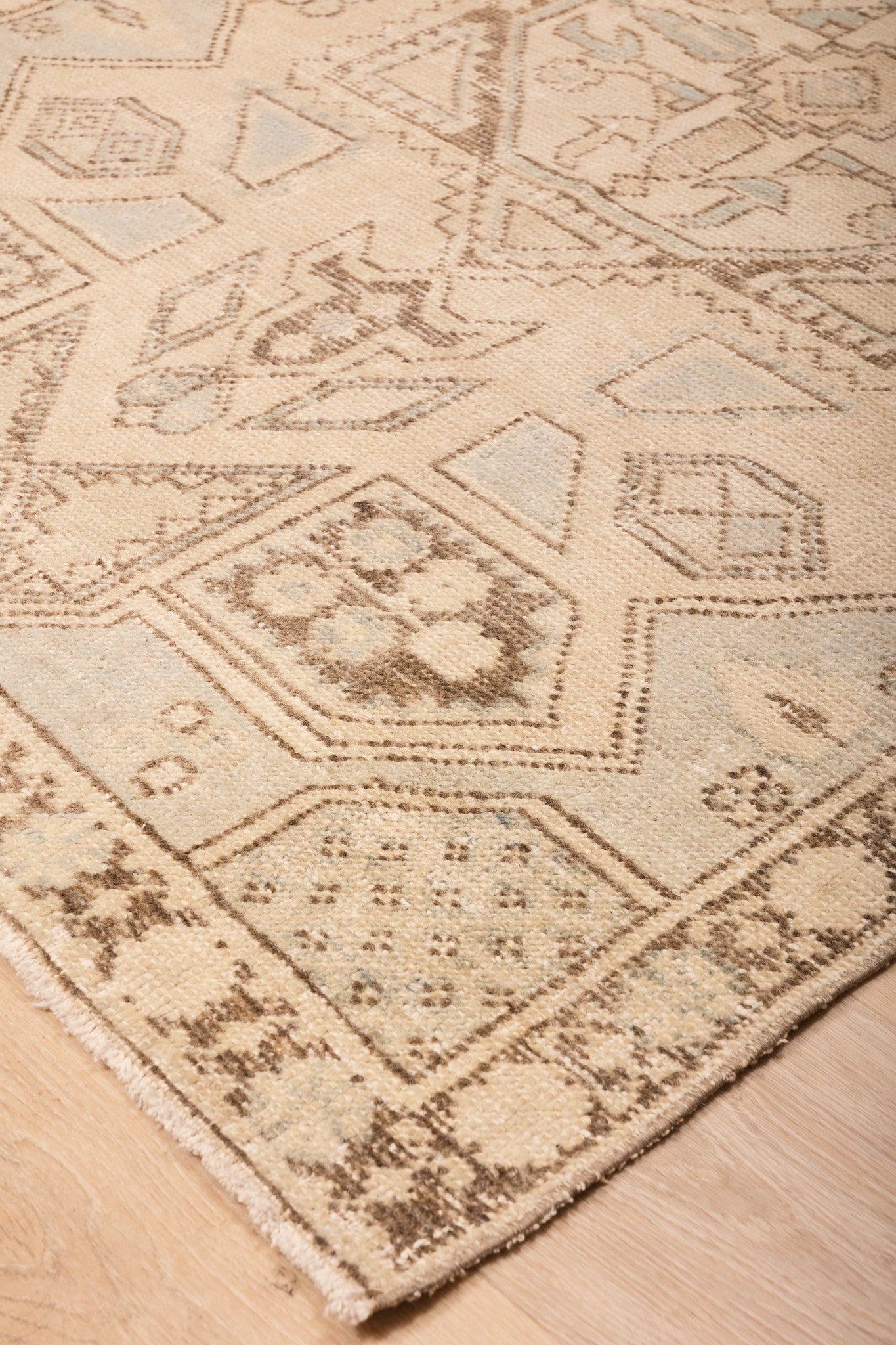 Light Blue Shimmer Carpet 3'7" x 5'9"