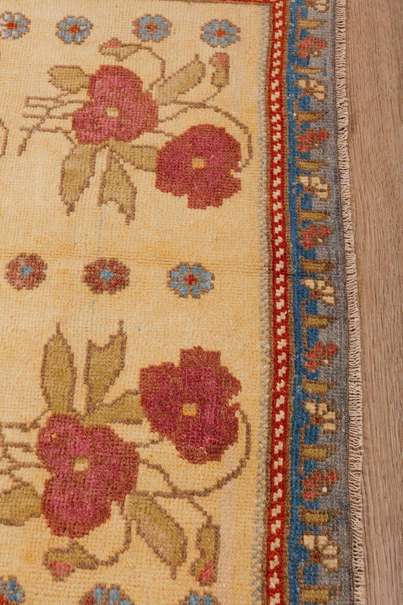 Charmingly Vintage Carpet 3'3" x 6'6"