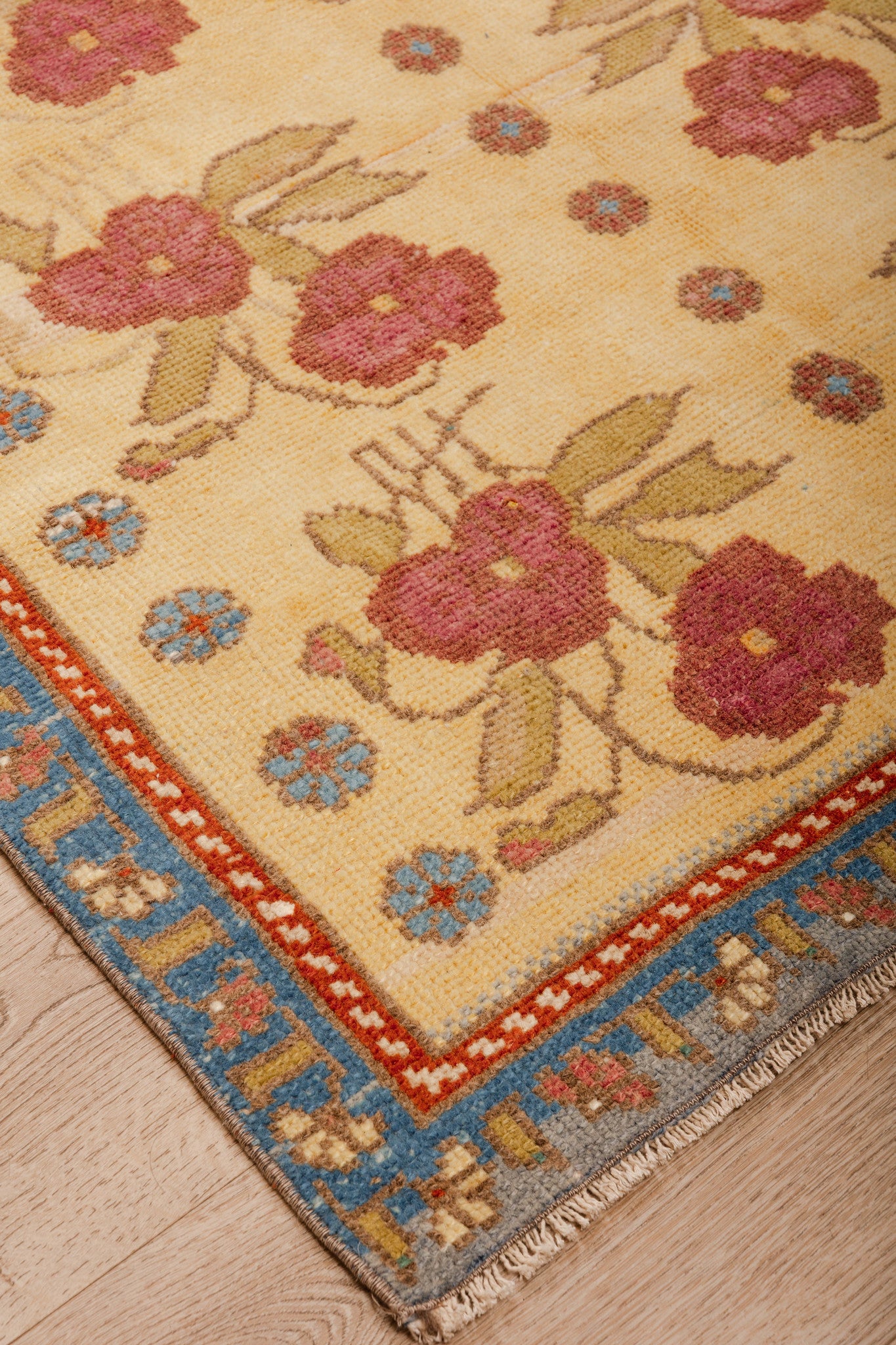 Charmingly Vintage Carpet 3'3" x 6'6"