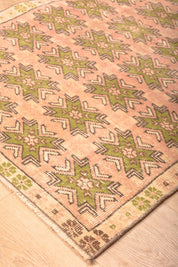 Green Day Carpet 2'9" x 4'10"