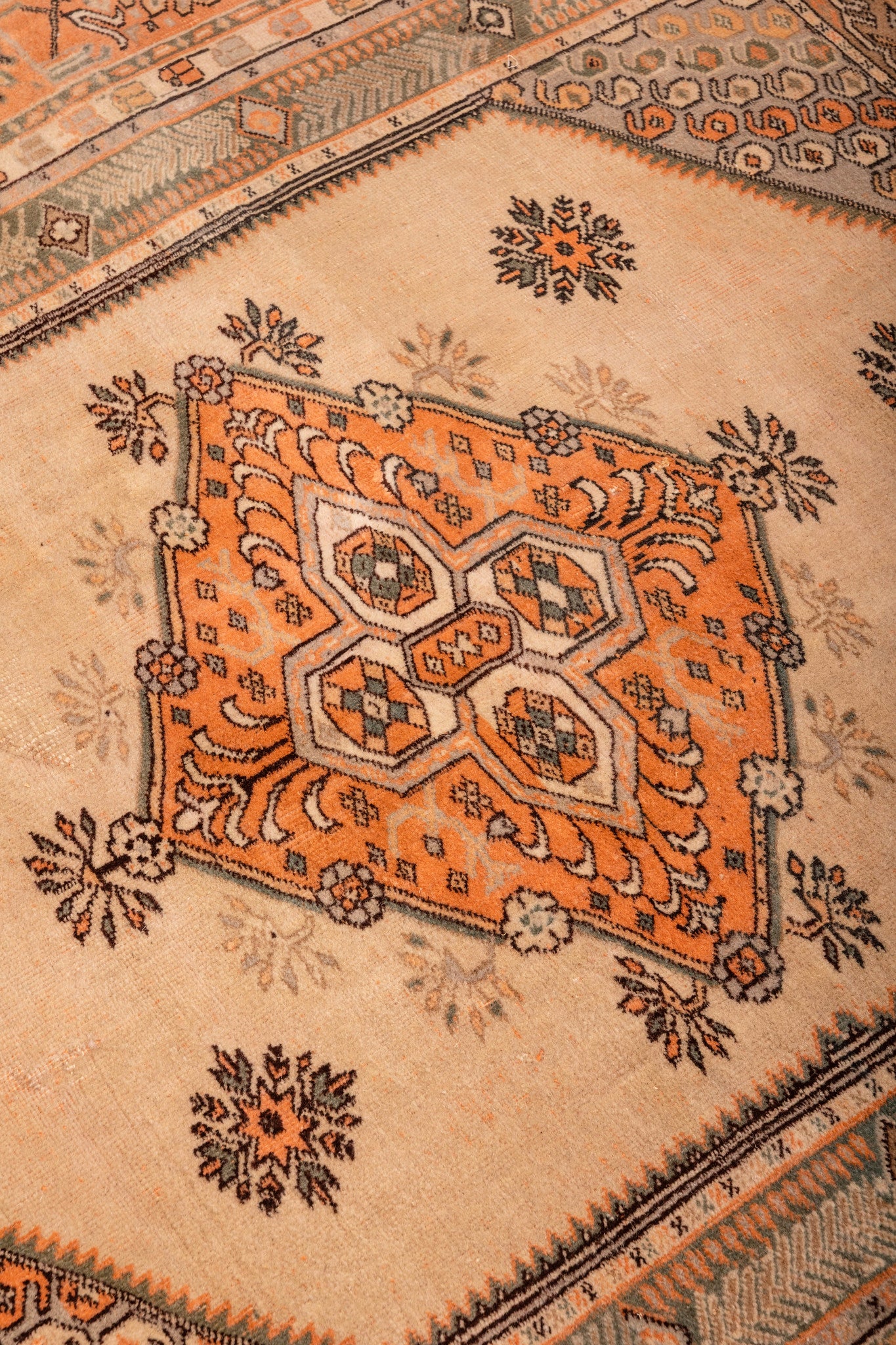 Pears & Peaches Carpet 4'8" x 6'