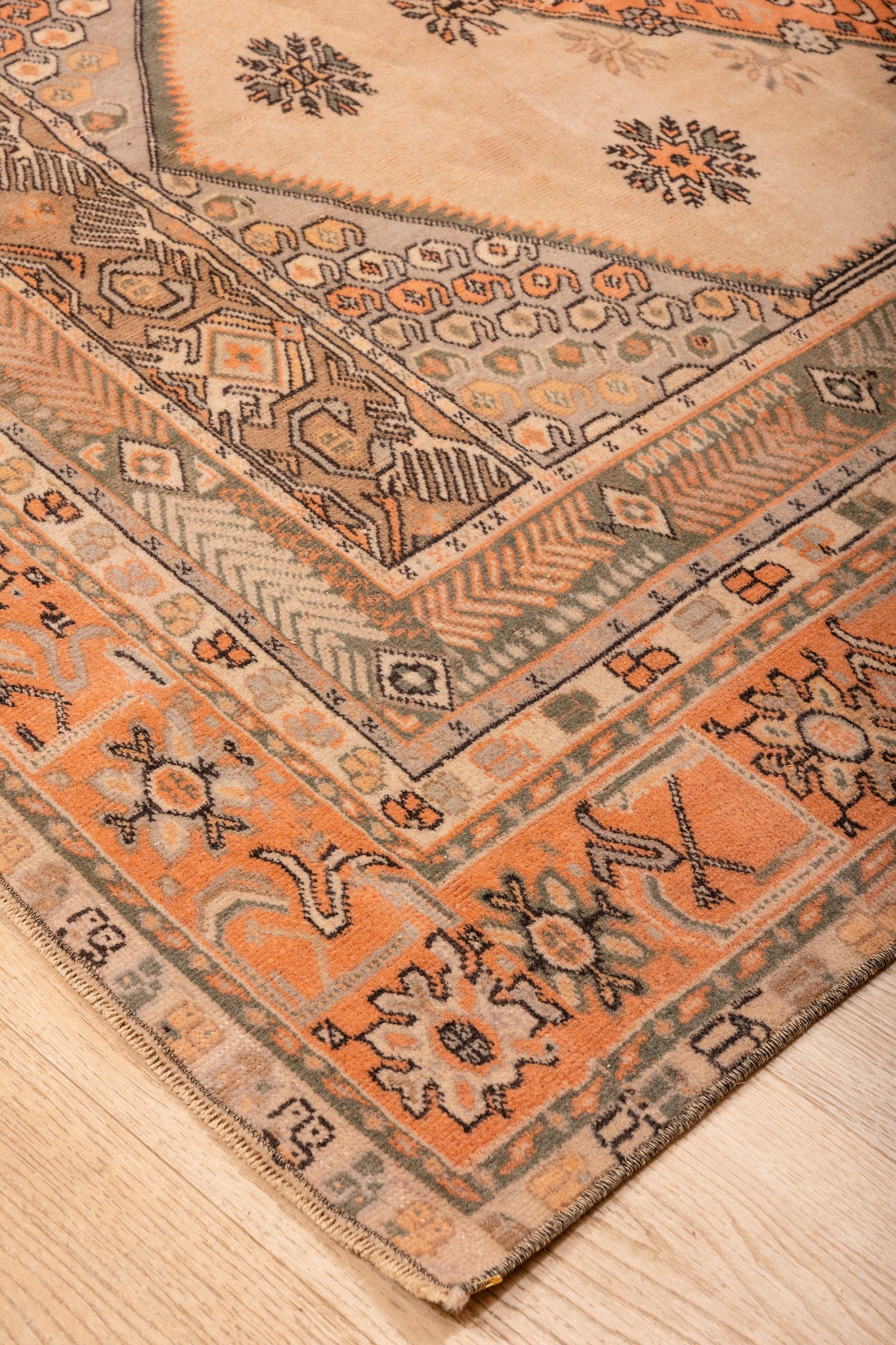Pears & Peaches Carpet 4'8" x 6'