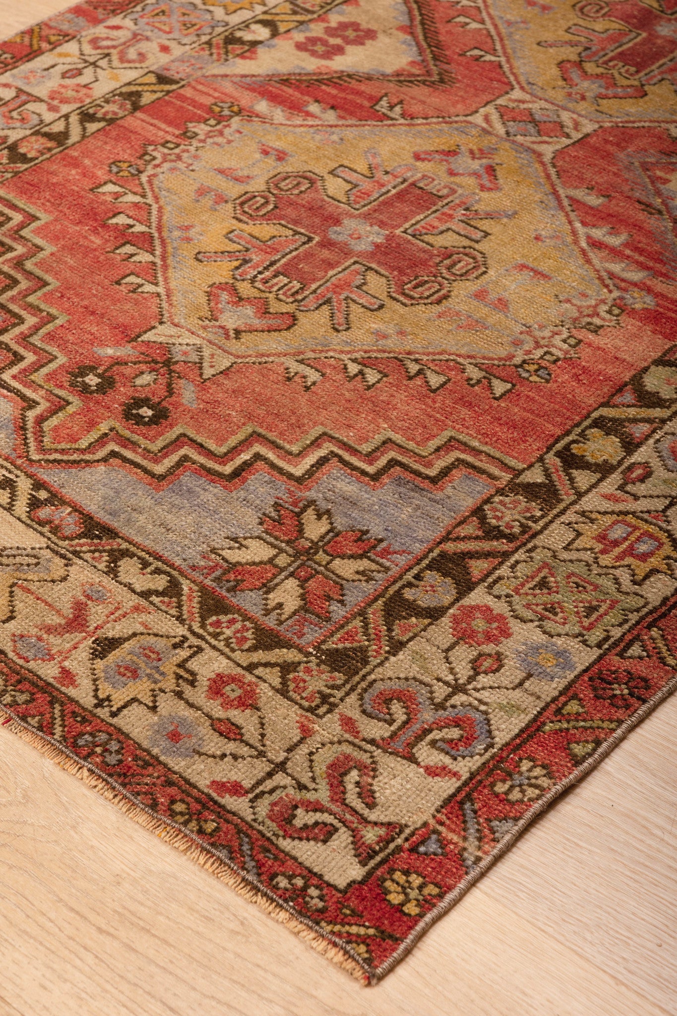 TCBY Carpet 3'4" x 4'10"