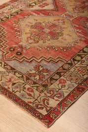 TCBY Carpet 3'4" x 4'10"