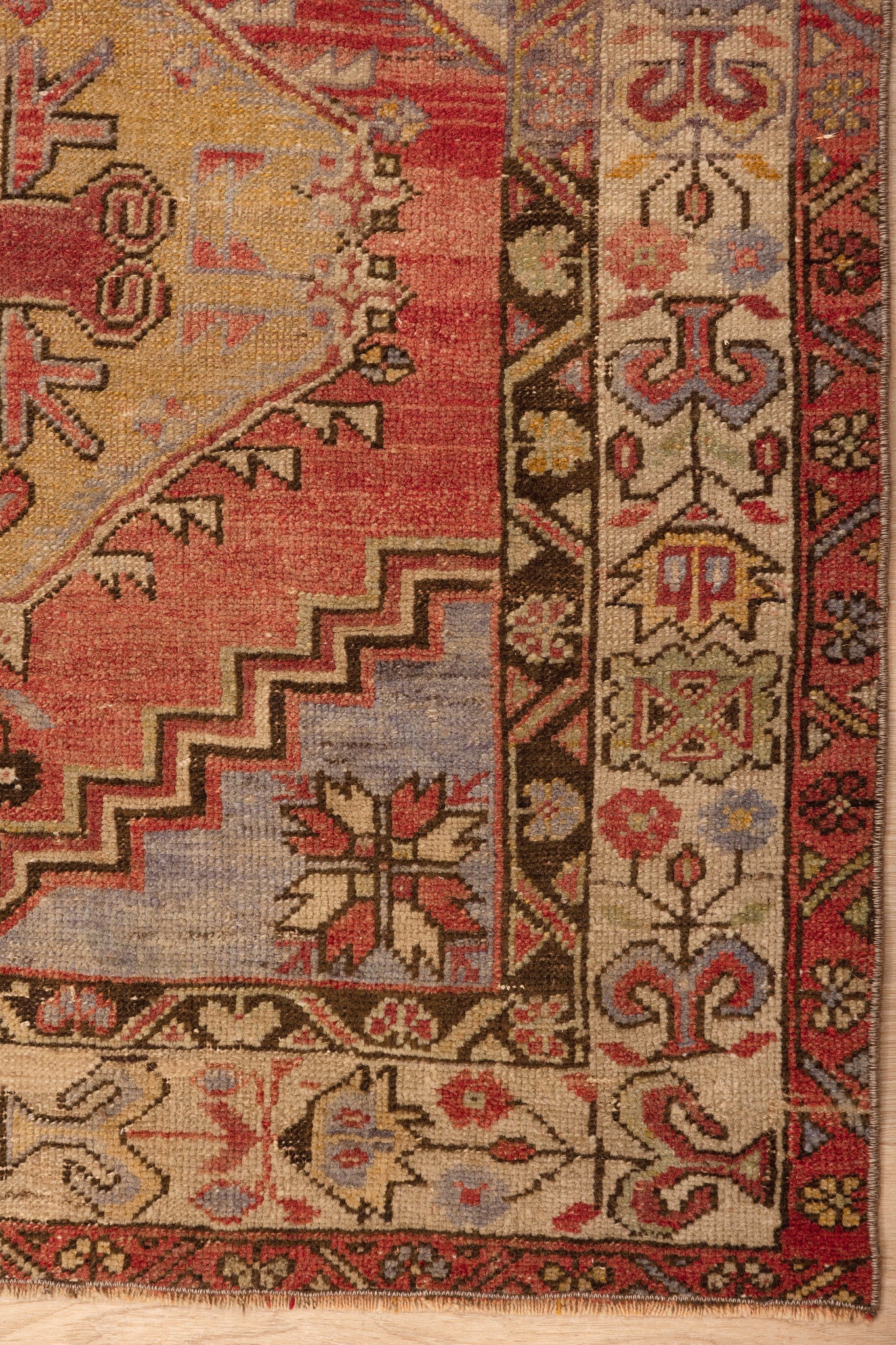 TCBY Carpet 3'4" x 4'10"