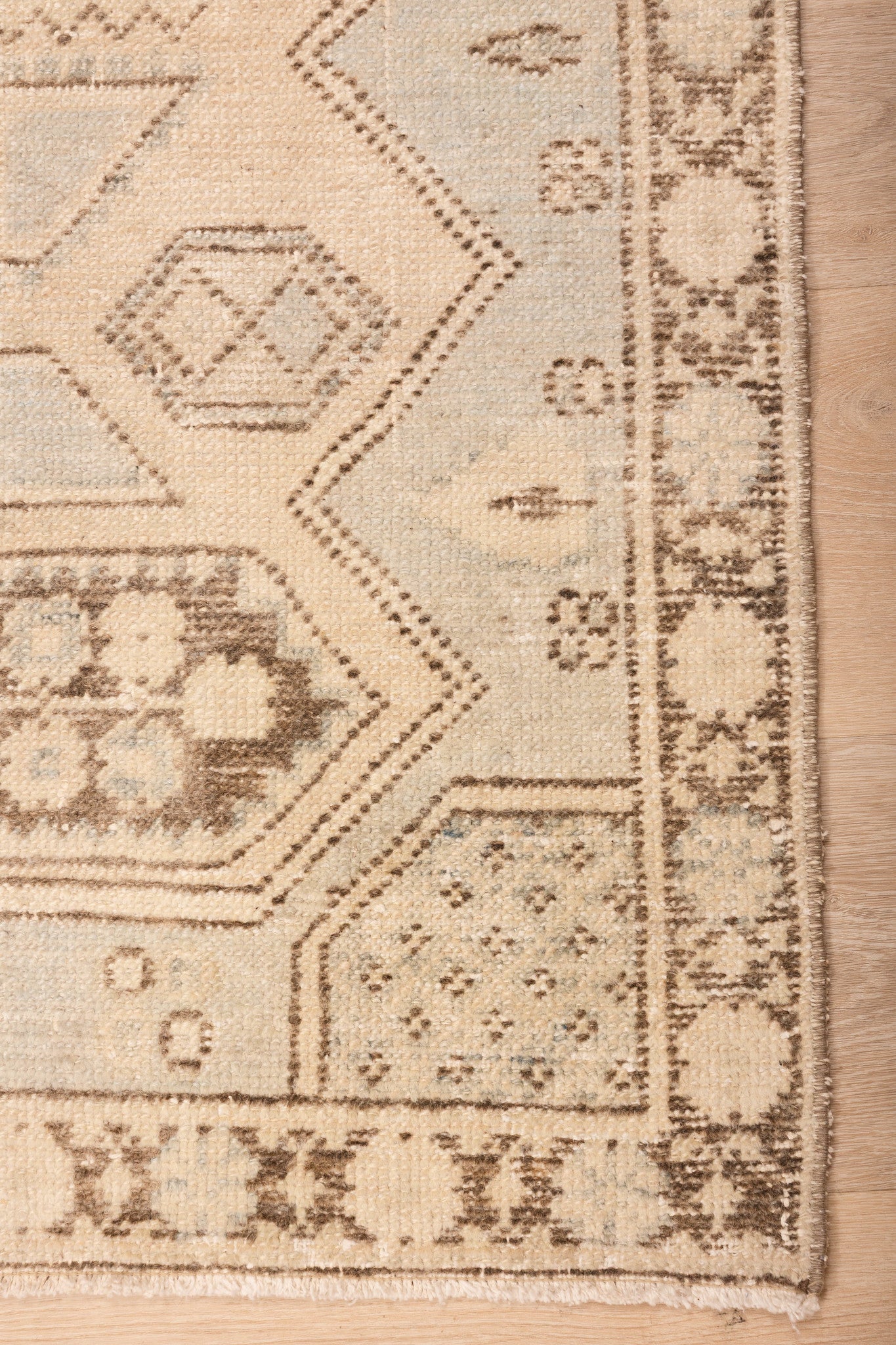 Light Blue Shimmer Carpet 3'7" x 5'9"