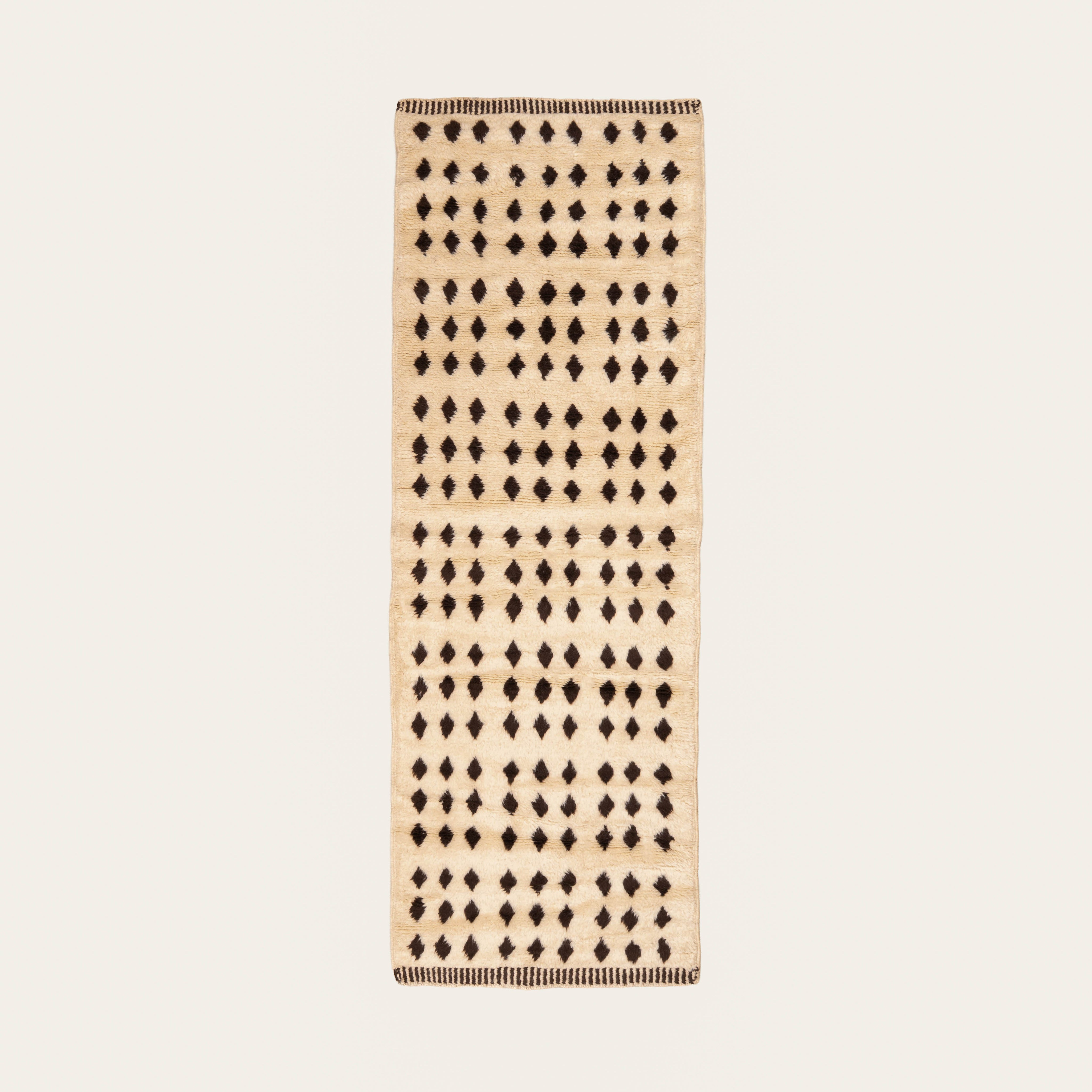 A Poís Runner 2'9" x 8'