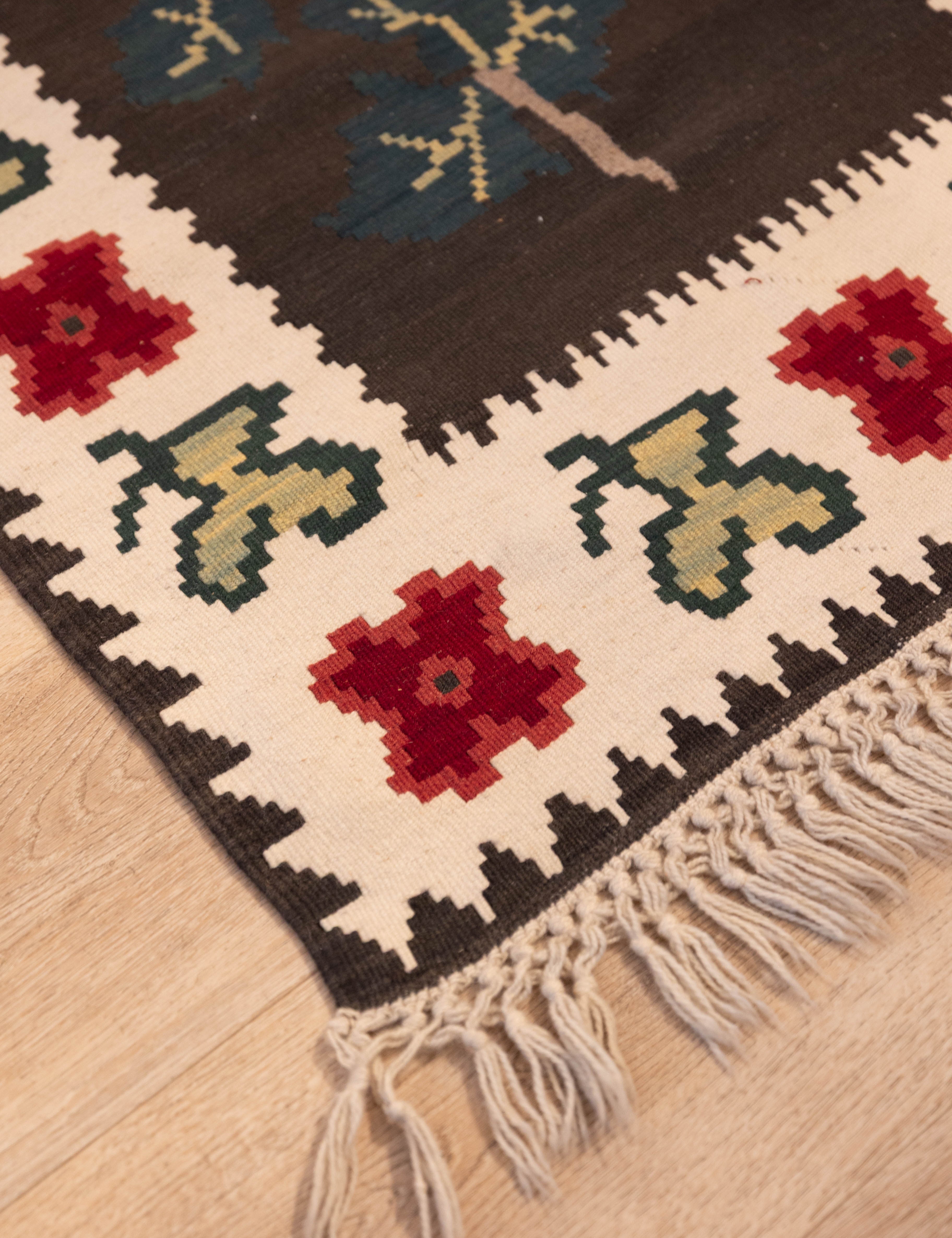 Black_Rose_Carpet.jpg