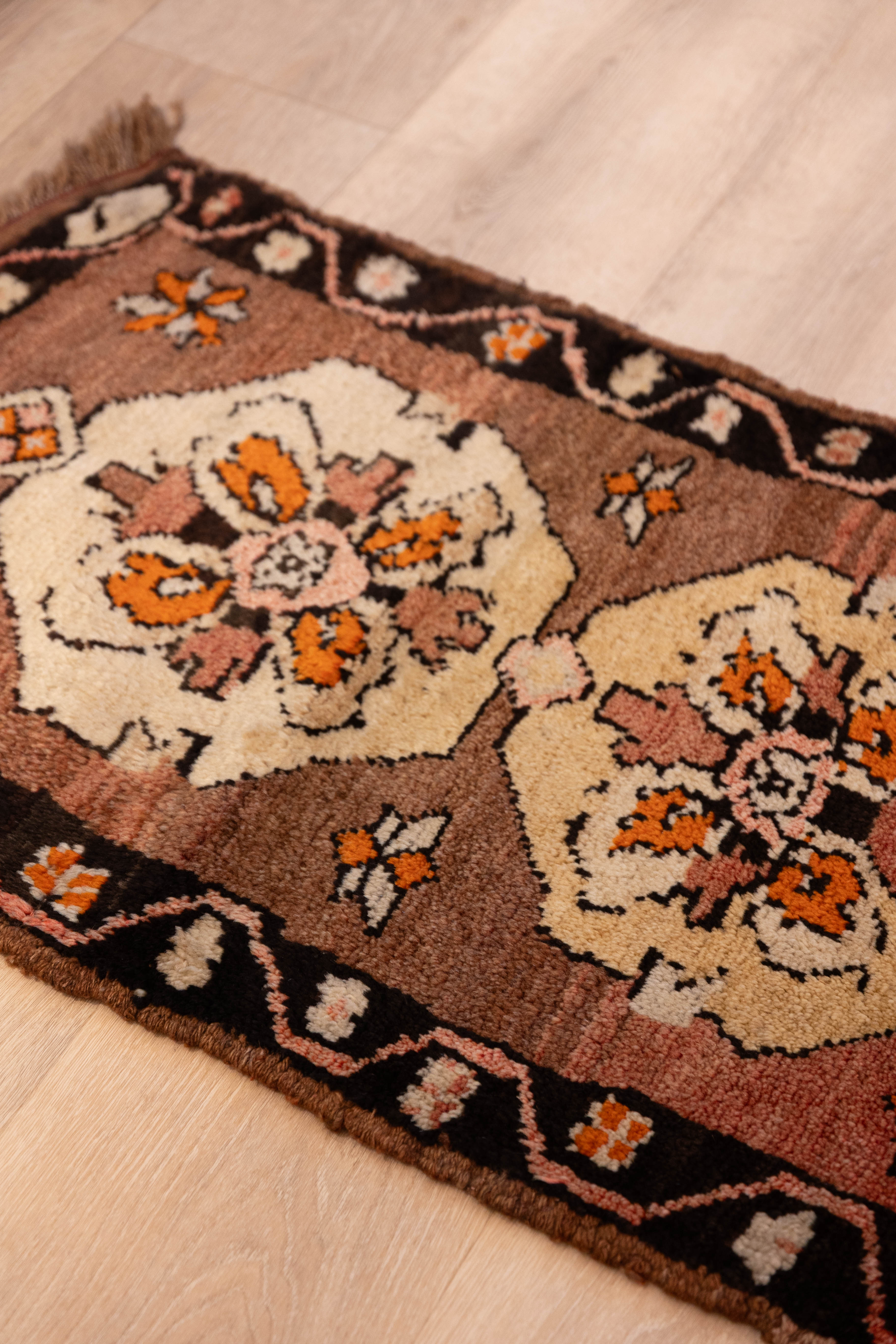 Ivory Twin Carpet 1'10" x 2'11"