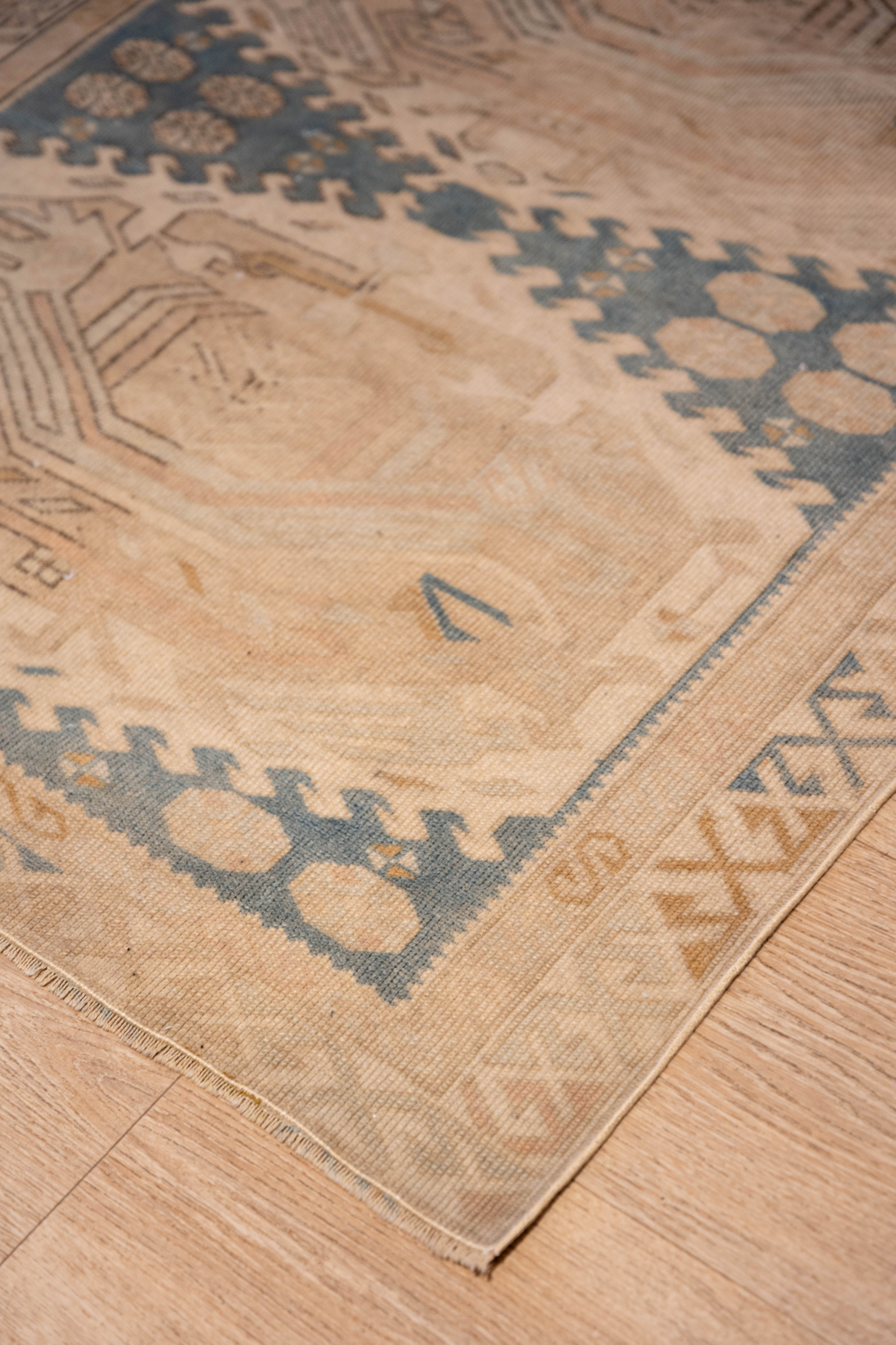 Kangaroo Pouch Carpet 3' x 5'2"