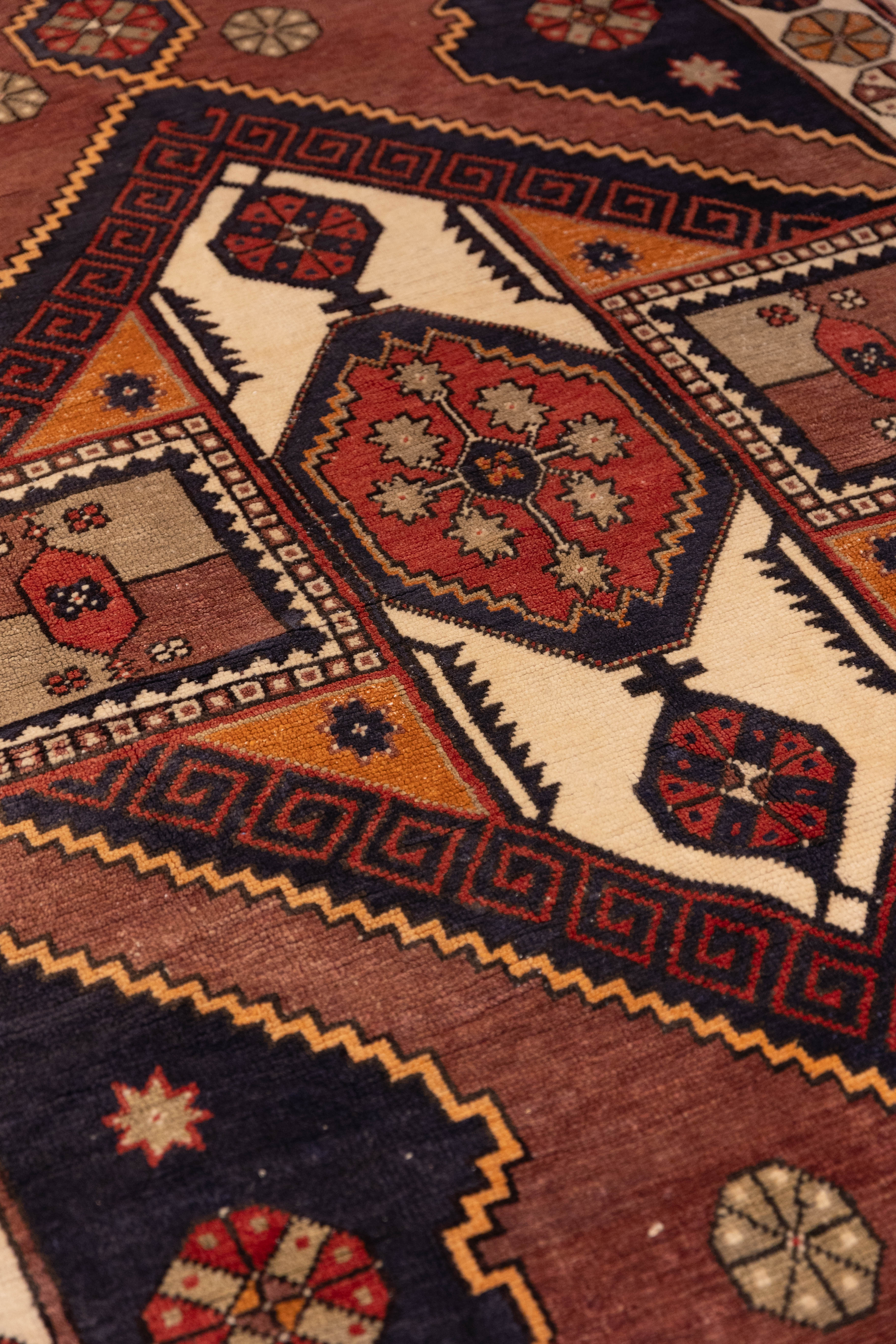Navy Pinwheel Carpet 4'7" x 8'2"
