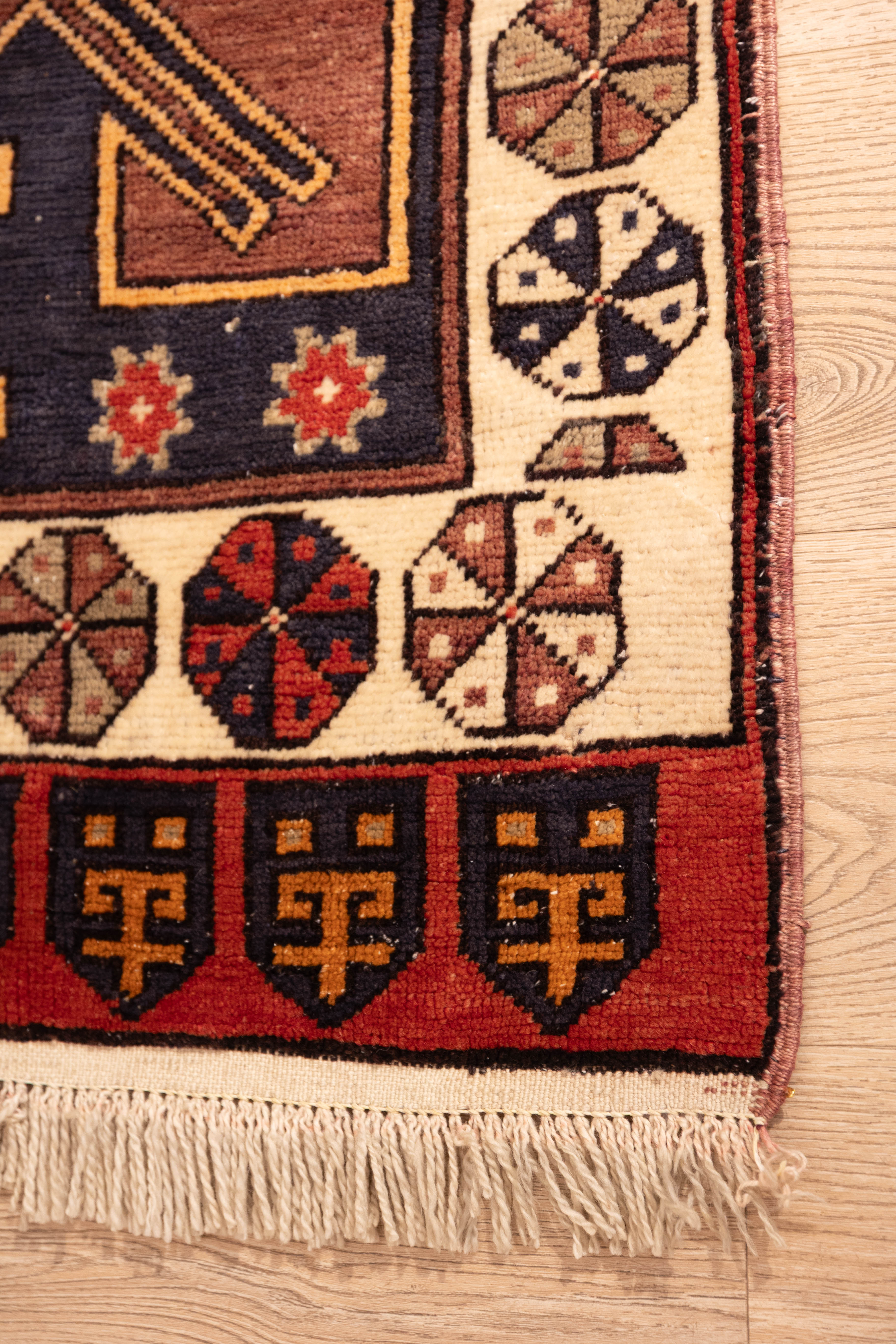 Navy Pinwheel Carpet 4'7" x 8'2"