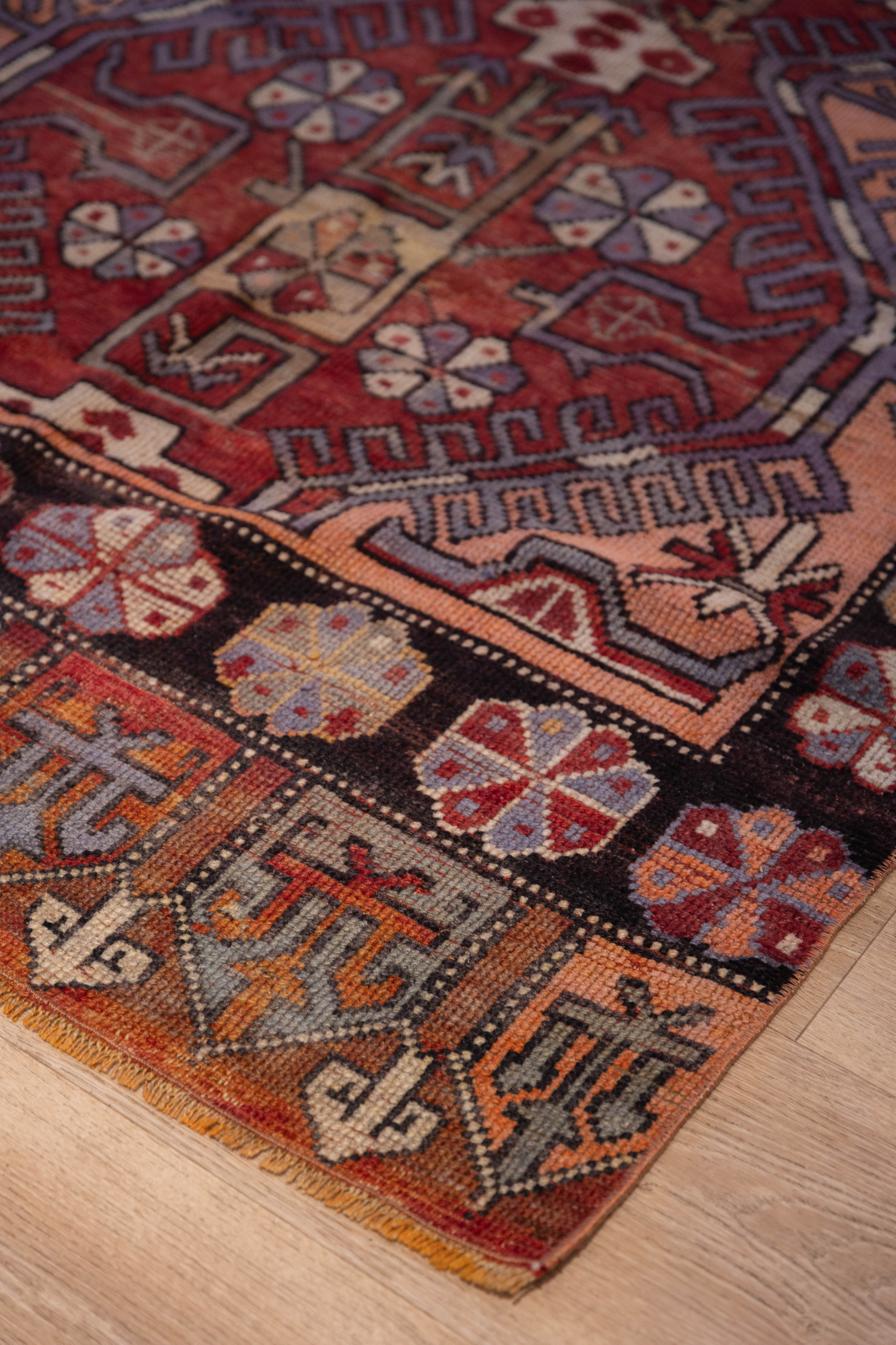 Rosette Parade Carpet 3'9" x 6'3"
