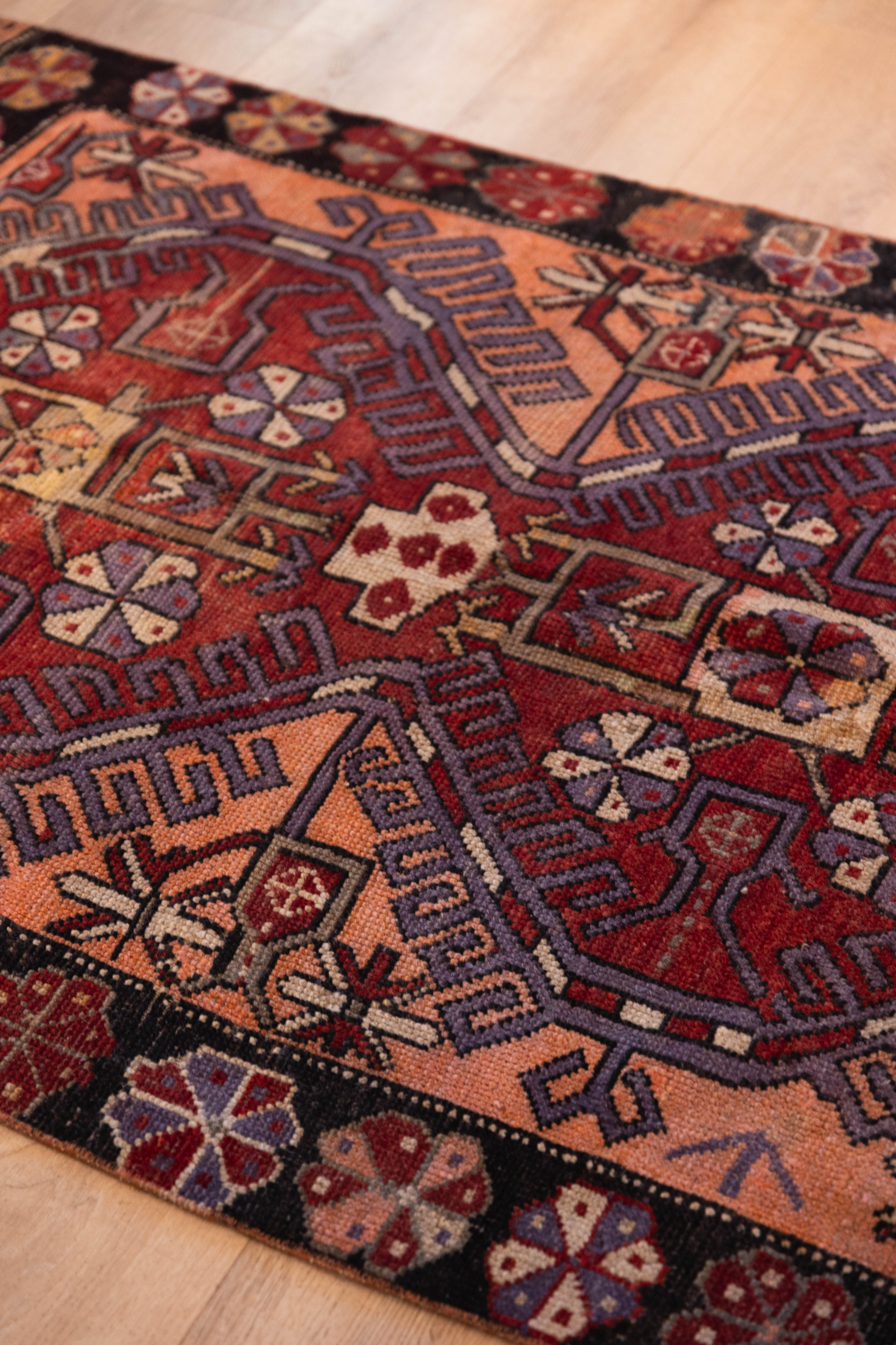 Rosette Parade Carpet 3'9" x 6'3"