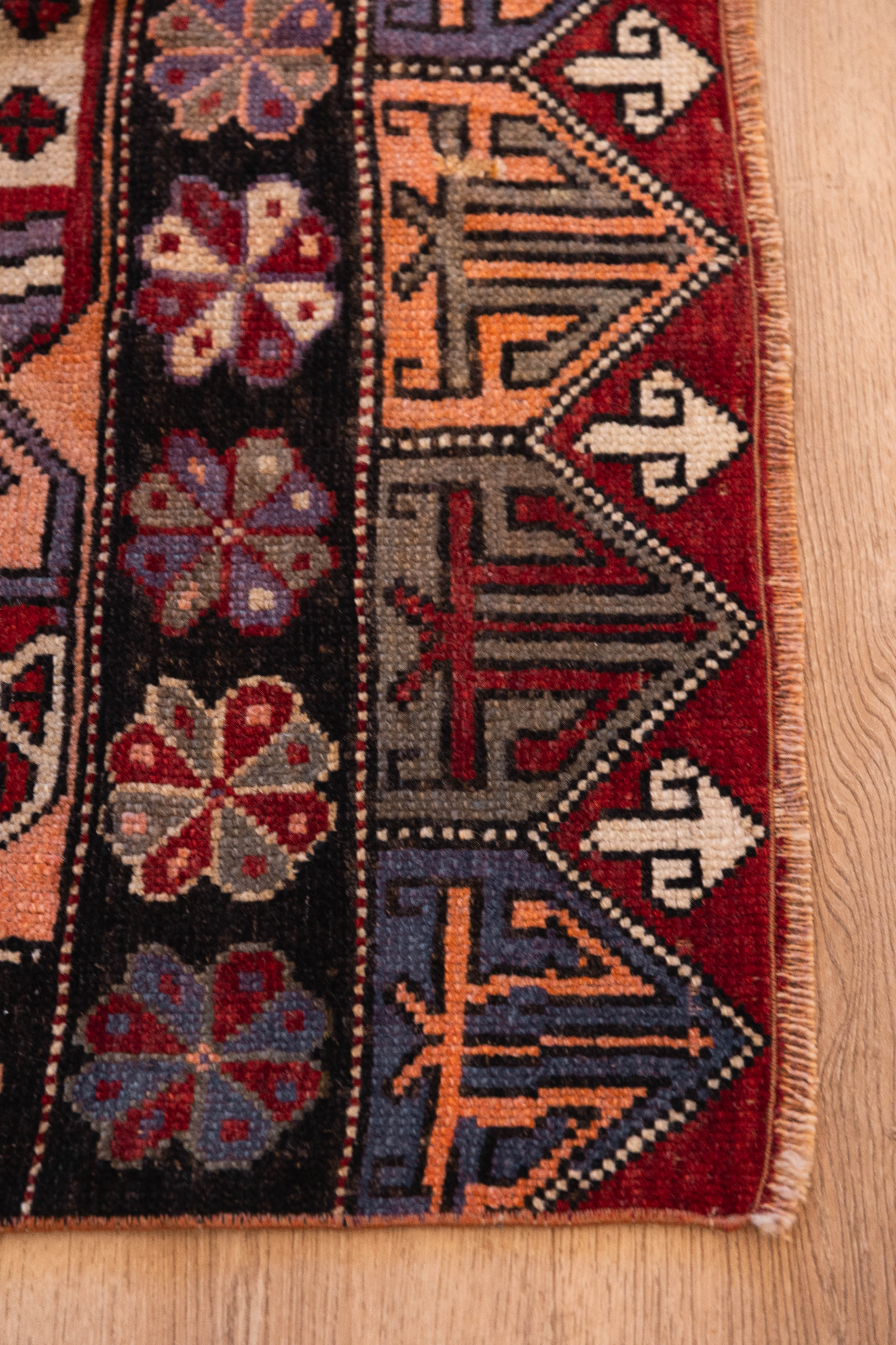 Rosette Parade Carpet 3'9" x 6'3"