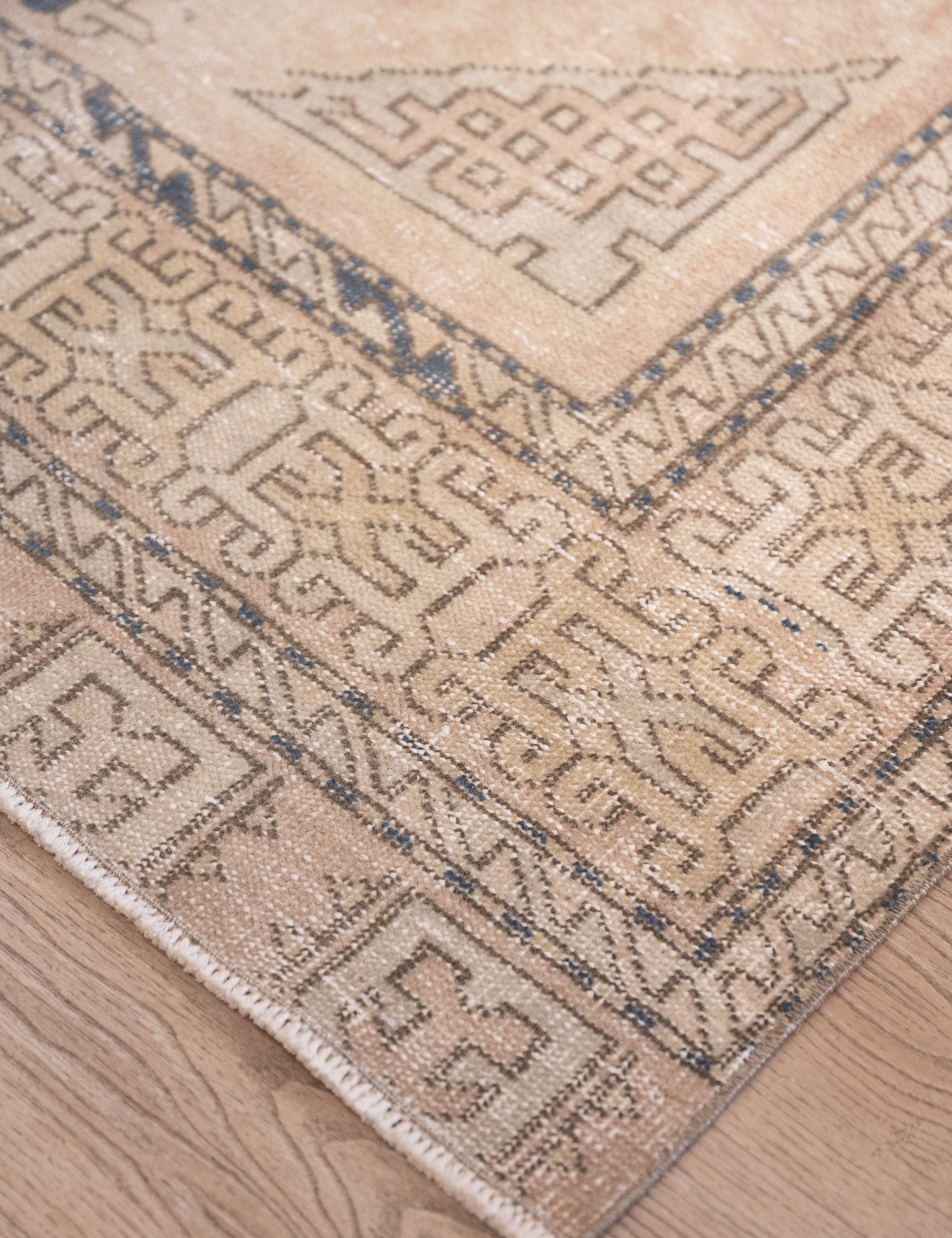 Sandstone_Medallion_Carpet_1.jpg