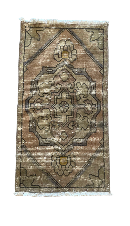 Yew Carpet 2'10" x 1'6"