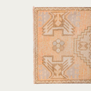 Subtle Tulips Carpet 1'7" x 3'
