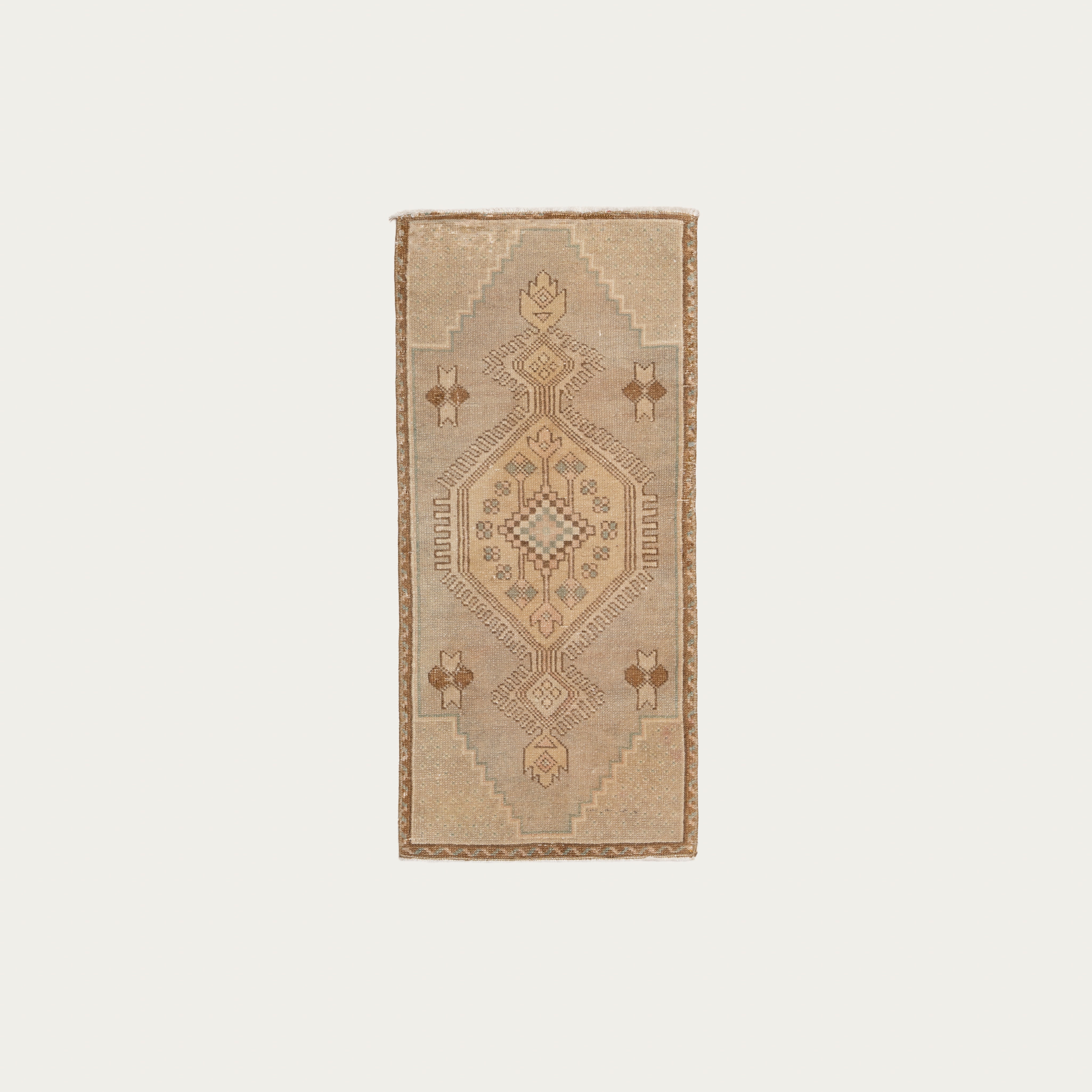 Wheat & Ivory Carpet 1'4" x 3'