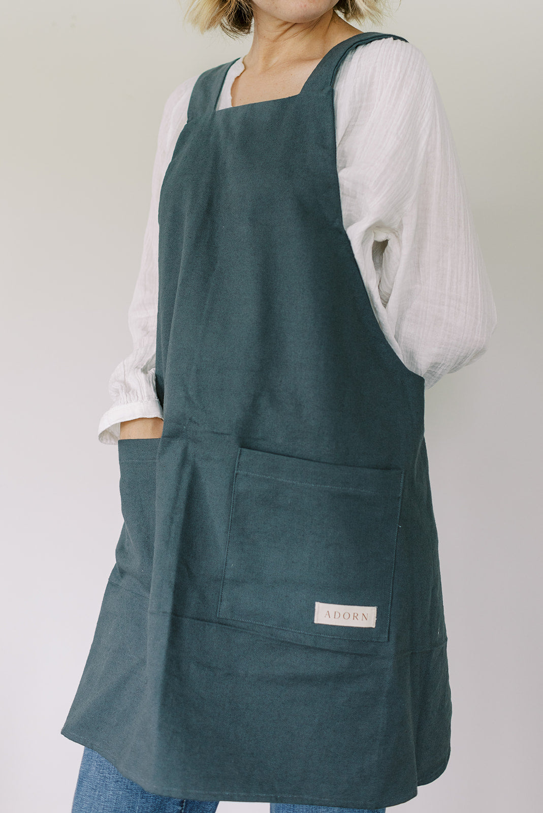 Polyester Cotton Unisex Canvas Apron, Custom Cross Back Artist Apron for  Men, Women,, For Safety & Protection, Size: Medium at Rs 950/piece in New  Delhi