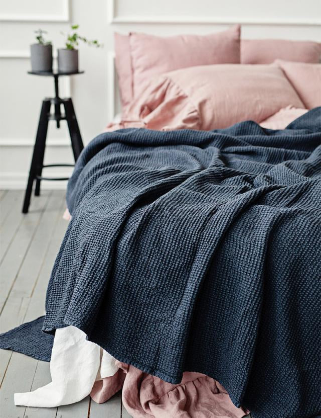 magiclinen-dark-gray-blanket-_3_-640x960_e73eecf7-52f2-4f33-9a37-1c767512872d.jpg